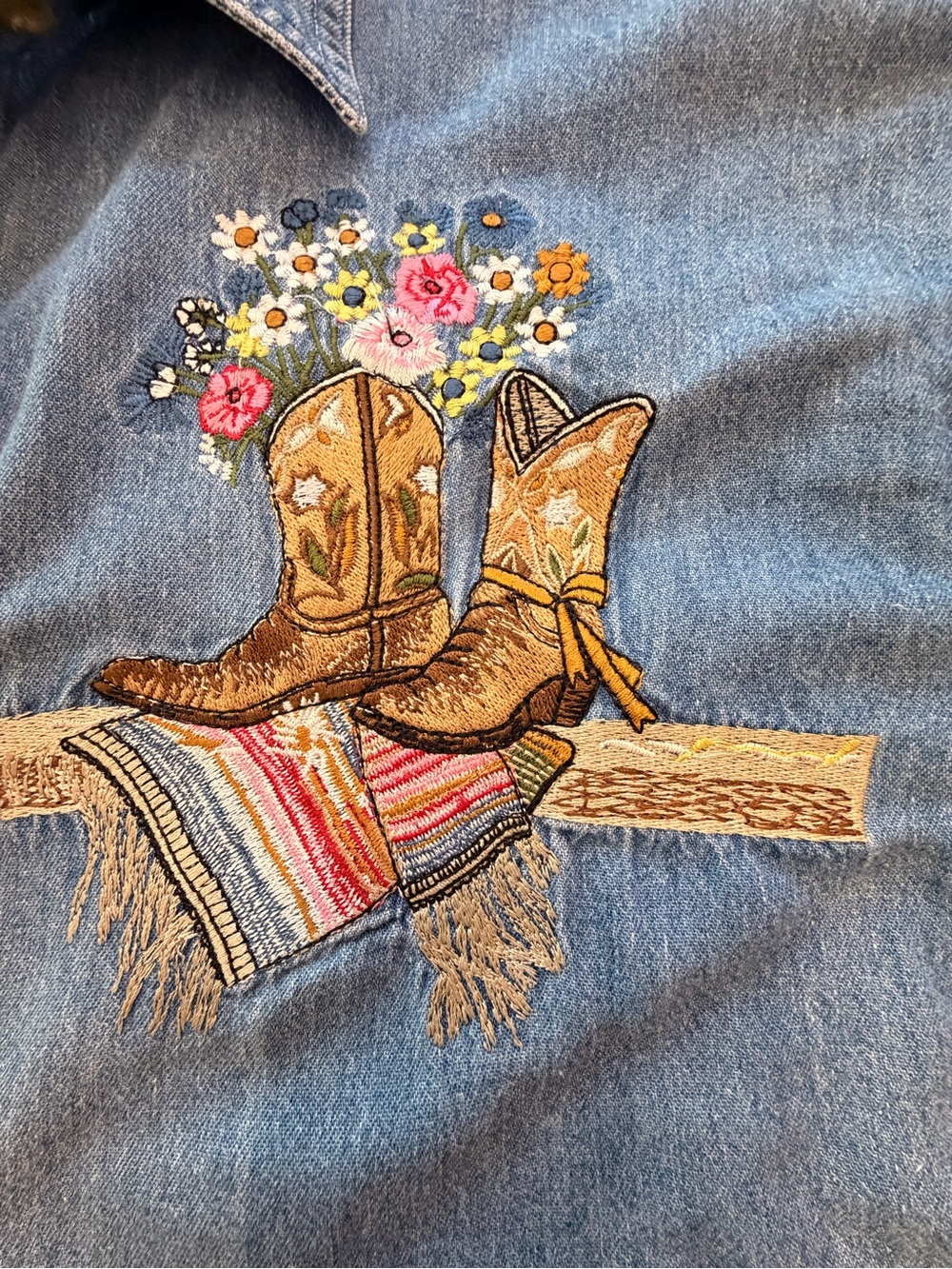 Embroidered Short-Sleeve Denim Shirt - Blue - Picture 6 of 8